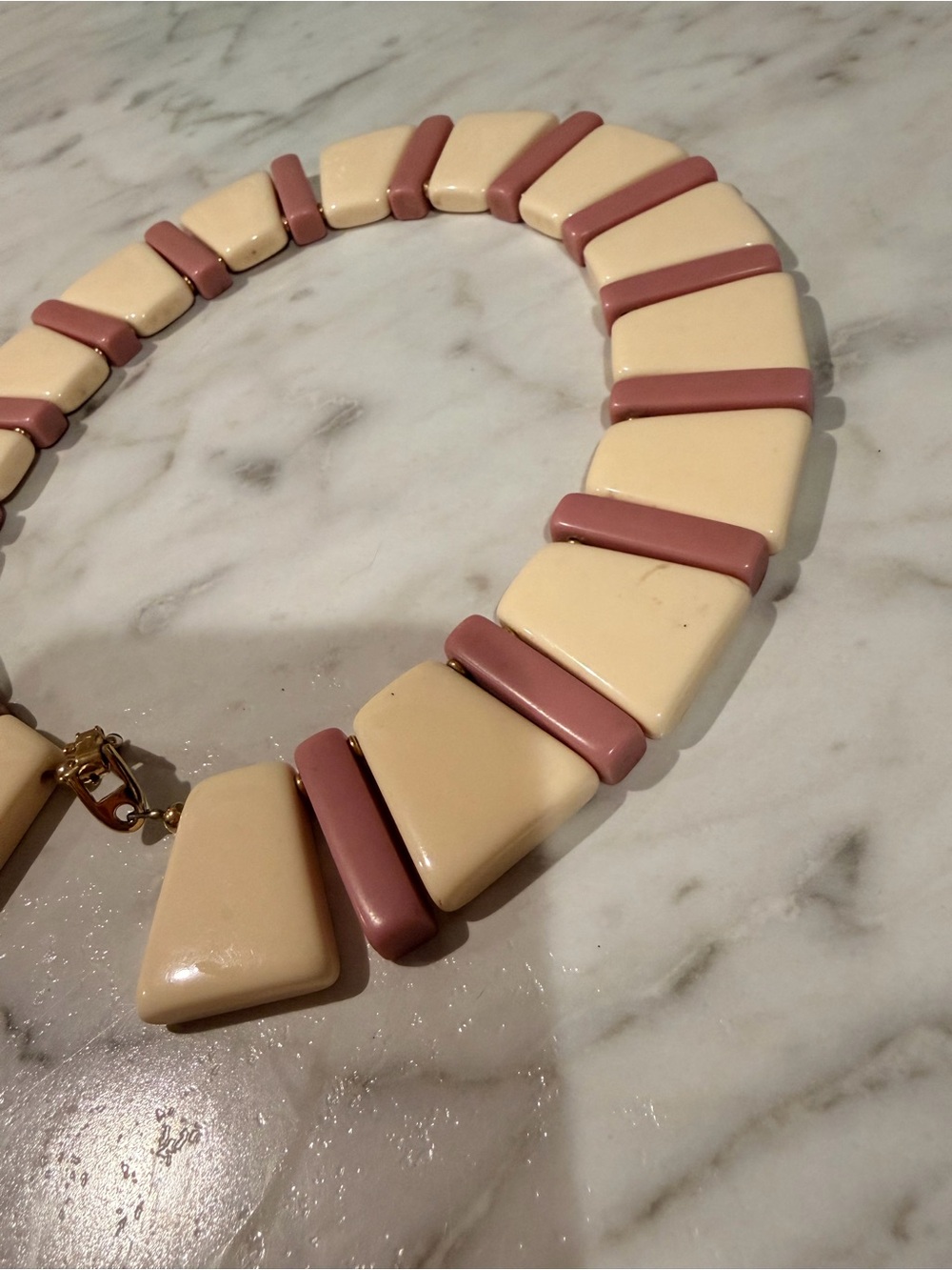 Napier Necklace: Book Piece, Ivory & Lilac Choker, 16 Inches, 1980s Jewelry - Picture 3 of 8